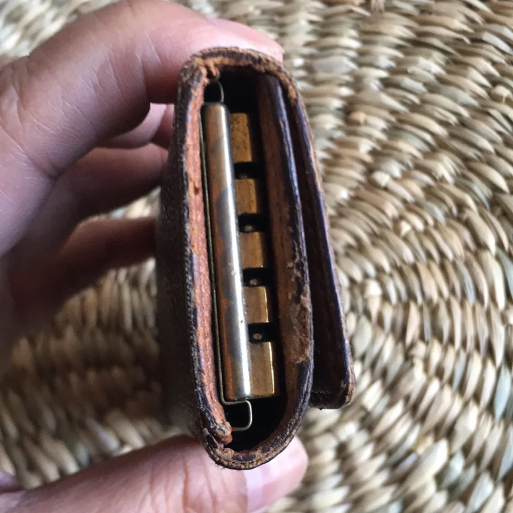 Authentic preloved Louis Vitton Key Holder - Picture 5 of 17